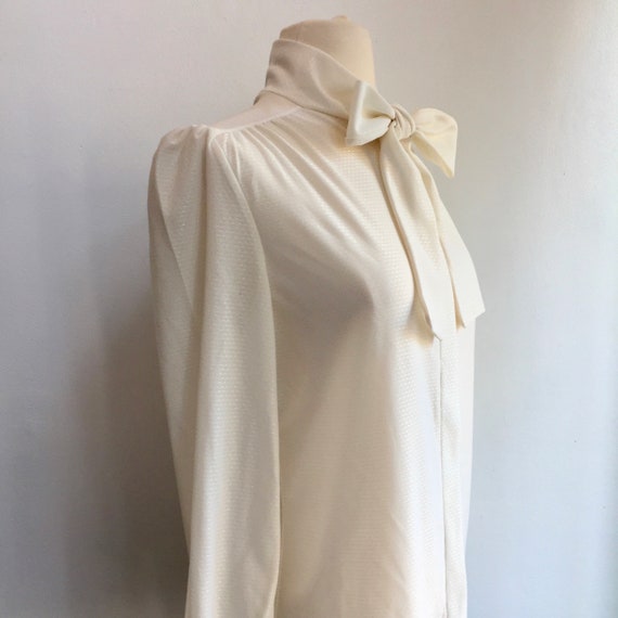 Vintage 70's PUSSY BOW SECRETARY Blouse / Puff Sle