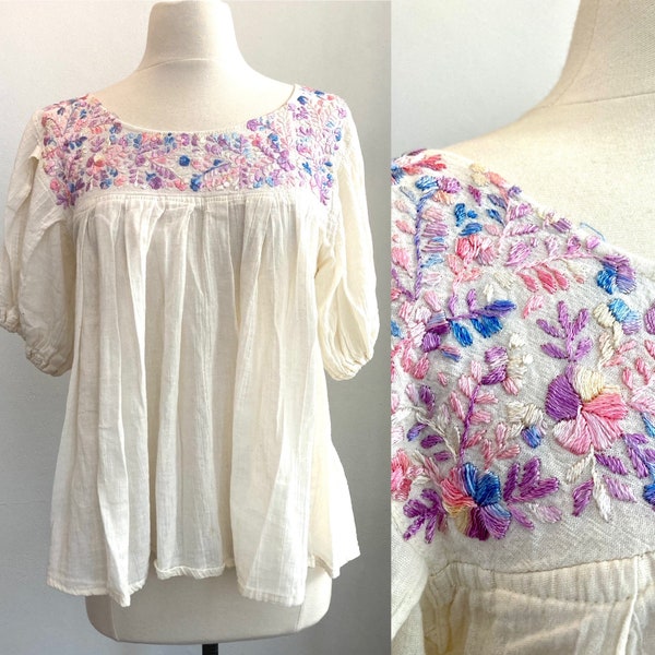 Vintage 70s Blouse / EMBROIDERED COTTON GAUZE Top / Puff Sleeves