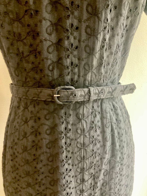 Vintage 50s WIGGLE Dress /  Cotton EYELET / Uniqu… - image 6