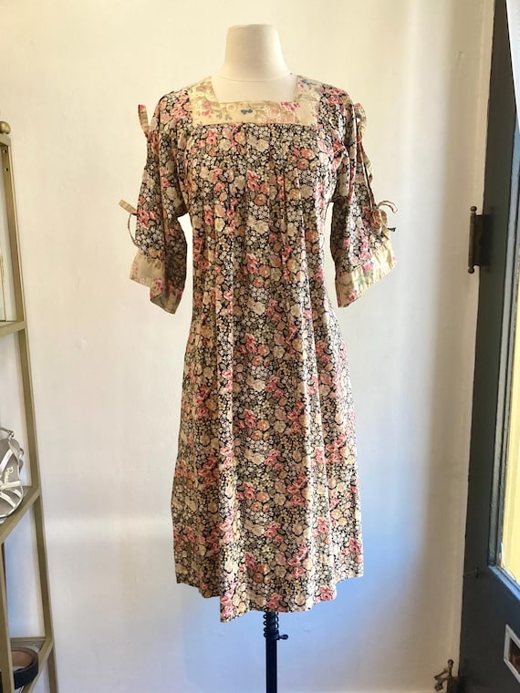 Vintage 70s Dress / Boho SMOCK Dress / Floral Cal… - image 2