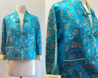 Vintage 50s 60s Bed Jacket / Asian LOUNGE Cropped Jacket / Embroidered TURQUOISE + GOLD Silk / Pockets + Frog Buttons