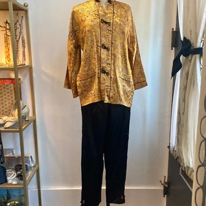 Vintage 60s SILK LOUNGE Set / Hostess Pajamas / Gold Jacket Pockets Frog Closure Tie / Tie Waist Pants with Ankle Frog Closure image 4