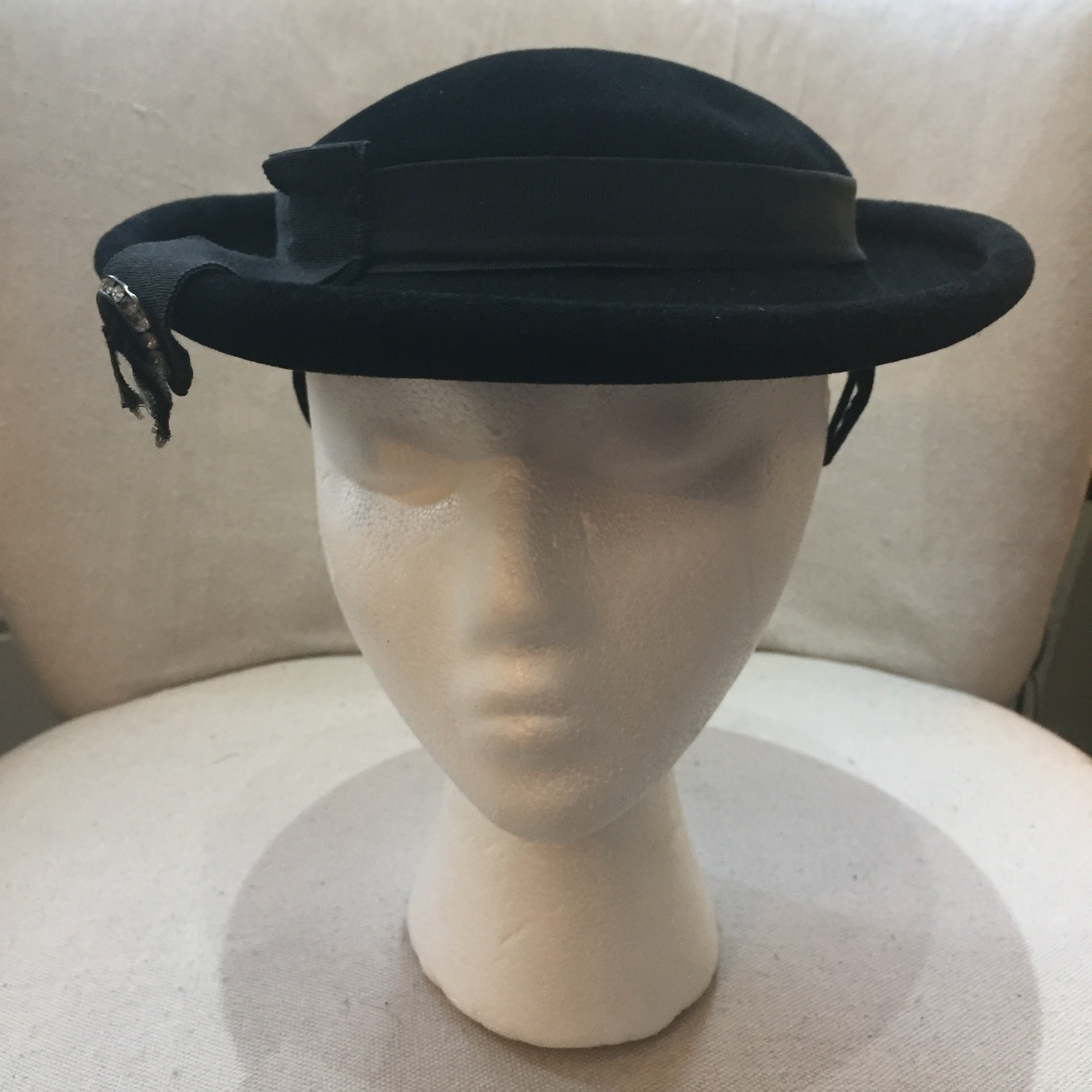 Vintage Evelyn Varon Black Pleated Fabric and Woven Brim Hat with Ribbon Accent Evelyn Varon Hat - Etsy Canada main image 4