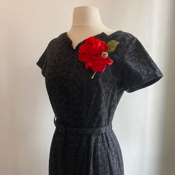Vintage 50s WIGGLE Dress /  Cotton EYELET / Uniqu… - image 5