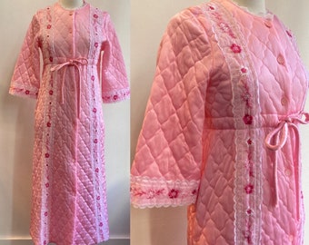 Vintage 60s 70s Robe / QUILTED BATHROBE / Lace Embroidered + Cord Tie + Deep Pockets / Hot Pink