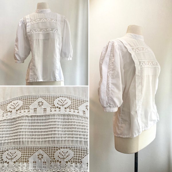 Vintage 70s 80s Prairie Blouse / NOVELTY TREE + HOUSE Lace Eyelet Detail /  Puff Sleeves w/ Lace + Pintuck Detail / Buttons Up Back