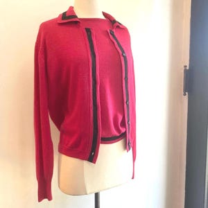 Vintage 70-tals KOFTA Tröja Twinset / Hallonröd + Svart Kant / Lammull / Korrigan Lesur + Tillverkad i Frankrike / L