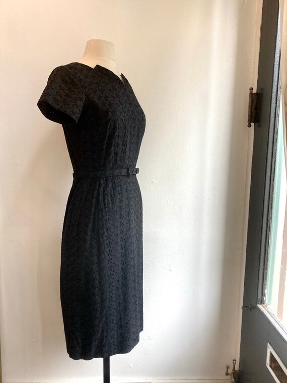 Vintage 50s WIGGLE Dress /  Cotton EYELET / Uniqu… - image 3