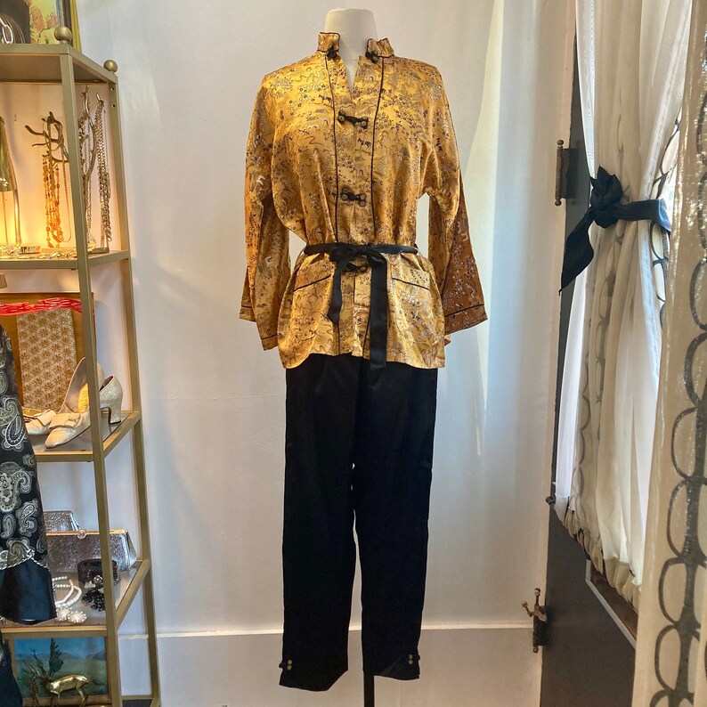 Vintage 60s SILK LOUNGE Set / Hostess Pajamas / Gold Jacket Pockets Frog Closure Tie / Tie Waist Pants with Ankle Frog Closure image 2