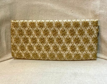 Vintage 60s Clutch Purse / GOLD METALLIC Lamé  LACE / Oversized Side Kisslock Clasp