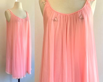 Vintage 60er Jahre Nachthemd / BABY DOLL Nachthemd / rosa Chiffon + Blumen + Schleifen / Claire Sandra for Lucie Ann