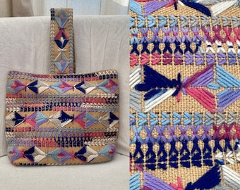 Sacola de serapilheira bordada à mão Boho vintage dos anos 60 e 70 / forro floral