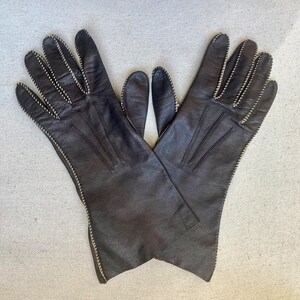 Beautiful 40s 50s Brown LEATHER GLOVES Beige TOPSTITCH image 3