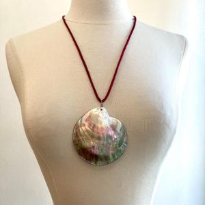 Collar con colgante de concha vintage con cordón de seda / Collar con concha estilo bohemio
