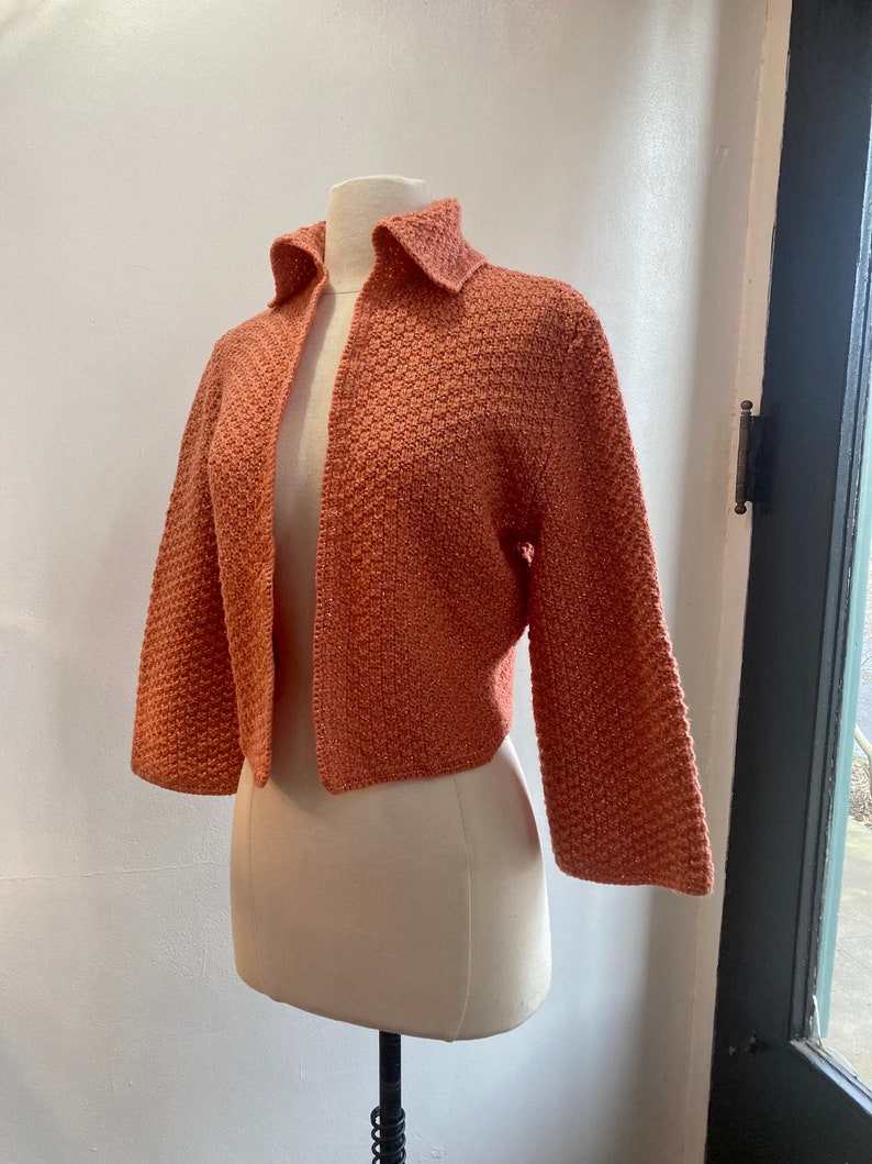 Vintage 50s Cardigan Sweater Jacket Bolero / WAFFLE Weave GOLD LUREX Threads / Cropped Collar Wide Sleeves / Hand Knit image 4