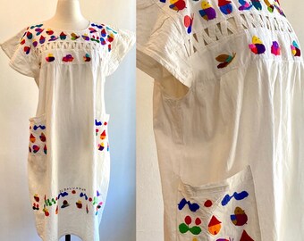 Vintage Cotton EMBROIDERED FOLK HUIPIL Smock Dress / Colorful Animals + Birds + People / Cutout Detail + Big Pockets / El Salvador