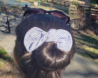 Chic Seersucker Chignon Bun Maker: Easy Twist Hair Tool