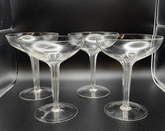 Satz von vier Champagner-Gläsern mit hohlem Stiel