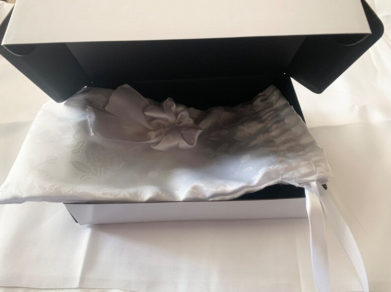 Bridal Greeting Card Holder for Wrist Wedding Wristlet Card Holder Bag