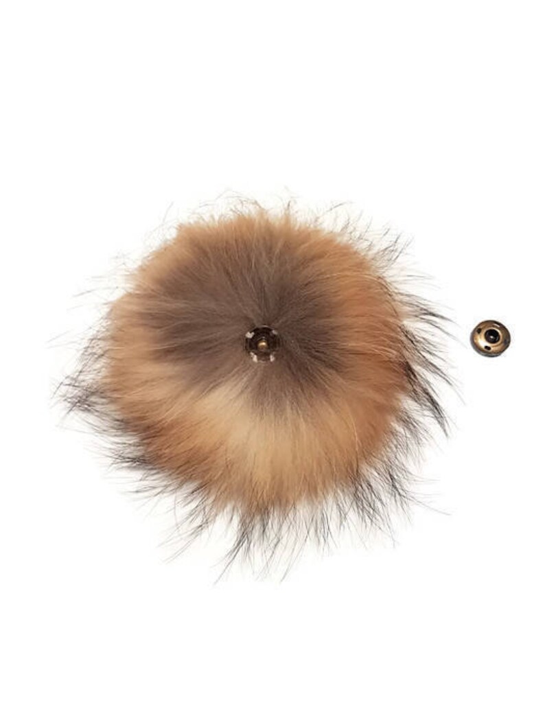 Winter Hat with removable fur pompom Hat Size Adult Tuque d/'hiver avec pompon d\u00e9tachable