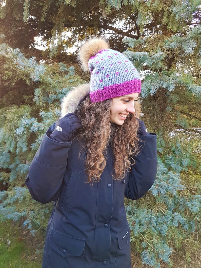Winter Hat with removable fur pompom Hat Size Adult Tuque d/'hiver avec pompon d\u00e9tachable