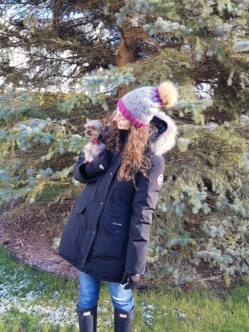 Winter Hat with removable fur pompom Hat Size Adult Tuque d/'hiver avec pompon d\u00e9tachable