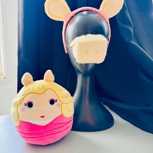 Miss Piggy costume (doll not included)