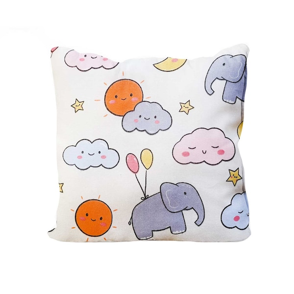 Mini coussin fait à la main éléphants et nuages coussin. Taille env 25x25cm- (10"x10 ») SMC69