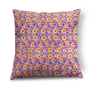 Pretty handmade cushion, with yellow and purple daisies Size 40 x 40cm (16″ x 16″) CUS43