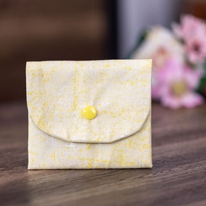 Monedero hecho a mano, tarjetero, minicartera para mujer, monedero con 3 compartimentos. Diseño abstracto plateado/amarillo - CP33