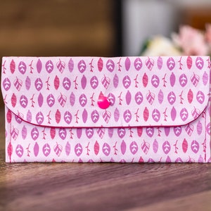 Monedero hecho a mano, tarjetero, billetera para mujer, monedero con compartimentos interiores. Diseño de hojas rosas - CP53