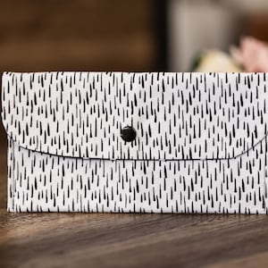 Monedero hecho a mano, tarjetero, billetera para mujer, monedero con compartimentos interiores. Diseño monocromático de arcoíris - CP46