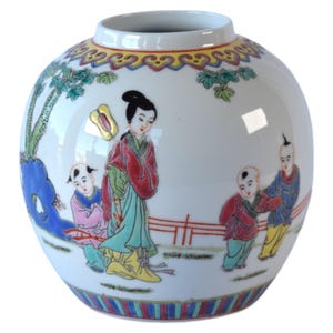 Charming Ceramic Ginger Jar - Handpainted Chinese Vase for Stunning Home Decor