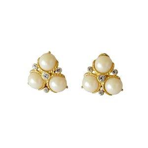 Classic Elegance: Handpicked Vintage 80s Clip On Earrings in Gold and Pearl