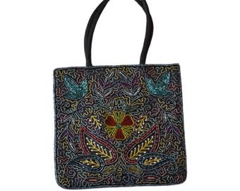 Bolso de mano vintage con cuentas florales, estilo boho étnico, color negro multicolor.