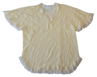 Vintage Cream Lace Top with Ribbon Bow Trim – Fits Like XL