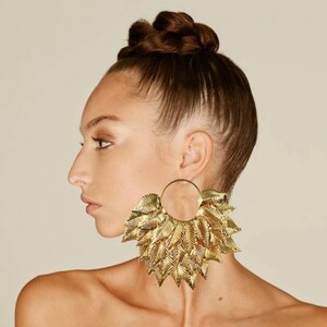 Louis Vuitton Flowerful Gold Hoop Earrings woman