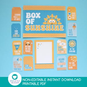 Puede incluir: Descarga PDF imprimible de un conjunto de 12 etiquetas de regalo con temática de sol con mensajes positivos. Las etiquetas son amarillas, azules y naranjas con un patrón a cuadros. Las etiquetas presentan una variedad de ilustraciones, incluyendo un sol, una nube, una gota de lluvia y un autobús escolar.
