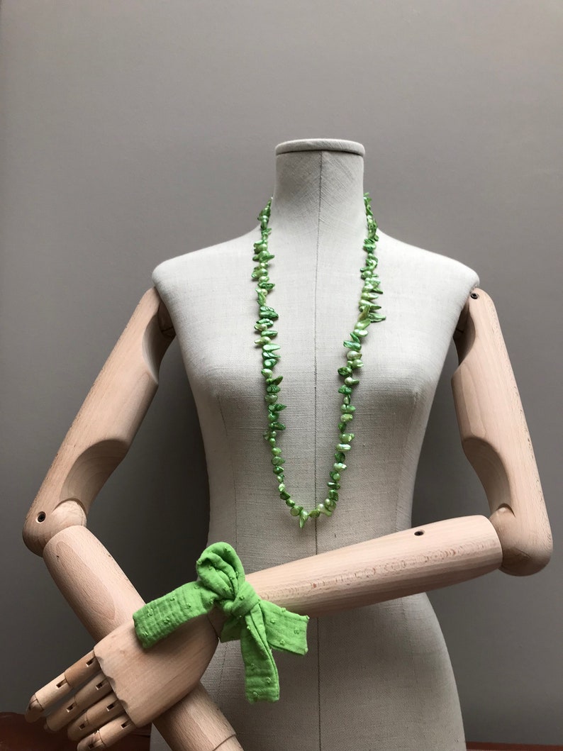 Sautoir vert en perles d'eau douce transformable en collier double rang avec ruban noeud image 7