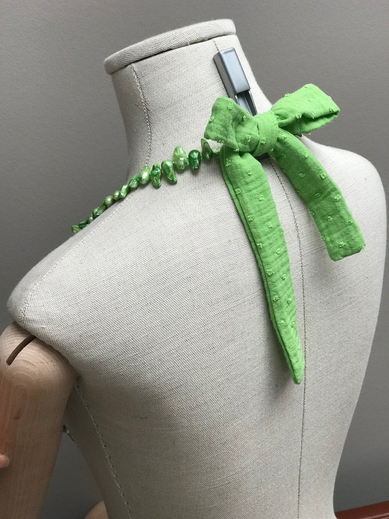 Sautoir vert en perles d'eau douce transformable en collier double rang avec ruban noeud image 6