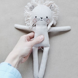 Sewing pattern for lion. 11" tall