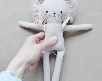 Sewing pattern for lion. 11" tall