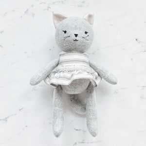 Cat with dress pattern and tutorial. 7 tall 18 cm image 2