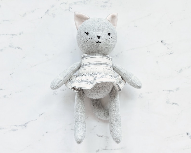 Cat with dress pattern and tutorial. 7 tall 18 cm image 2