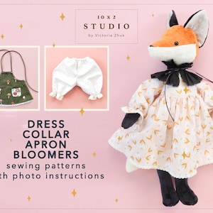 Op de afbeelding: Een naaipatroonset voor een jurk, kraag, schort en bloomer. De patroonset is geïllustreerd met een vossenpop die de afgewerkte kleding draagt. De patroonset heeft de titel "Jurk Kraag Schort Bloomer" en bevat de tekst "naaipatronen met foto-instructies".