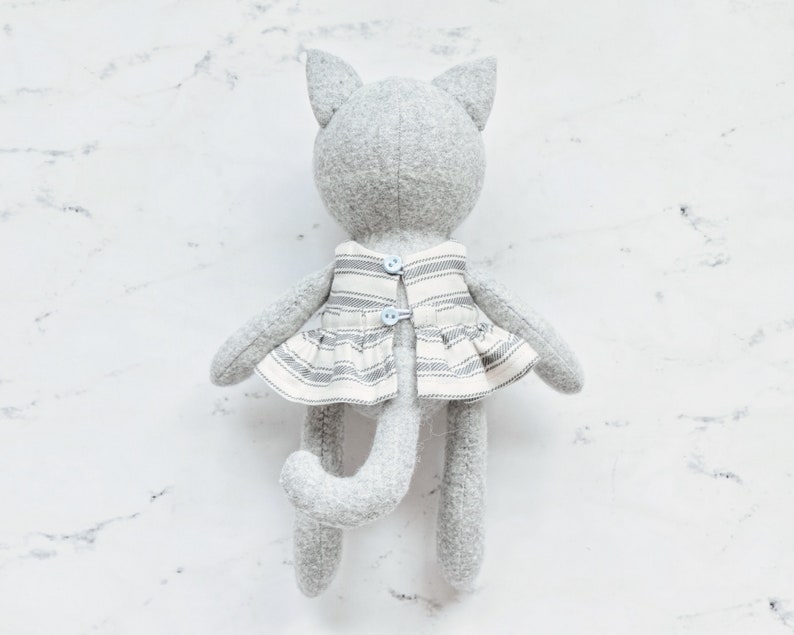 Cat with dress pattern and tutorial. 7 tall 18 cm image 3