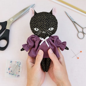 Sparkle the Cat (with dress) pattern and detailed instructions in English (8&quot;/20 cm tall)