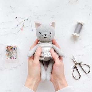 Cat with dress pattern and tutorial. 7&quot; tall ( 18 cm )