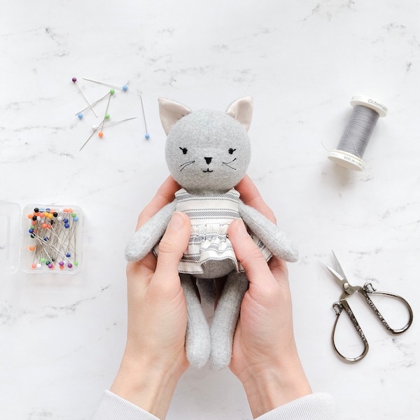 Cat with dress pattern and tutorial. 7" tall ( 18 cm )