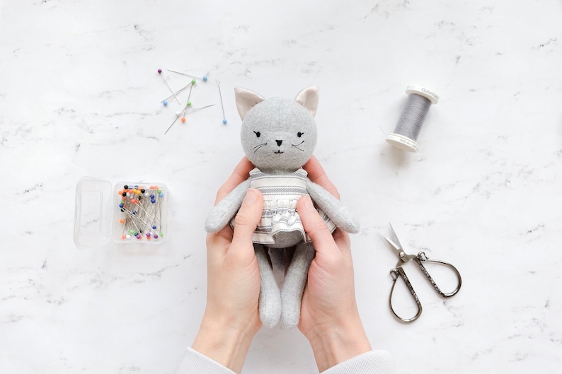 Cat with dress pattern and tutorial. 7 tall 18 cm image 1